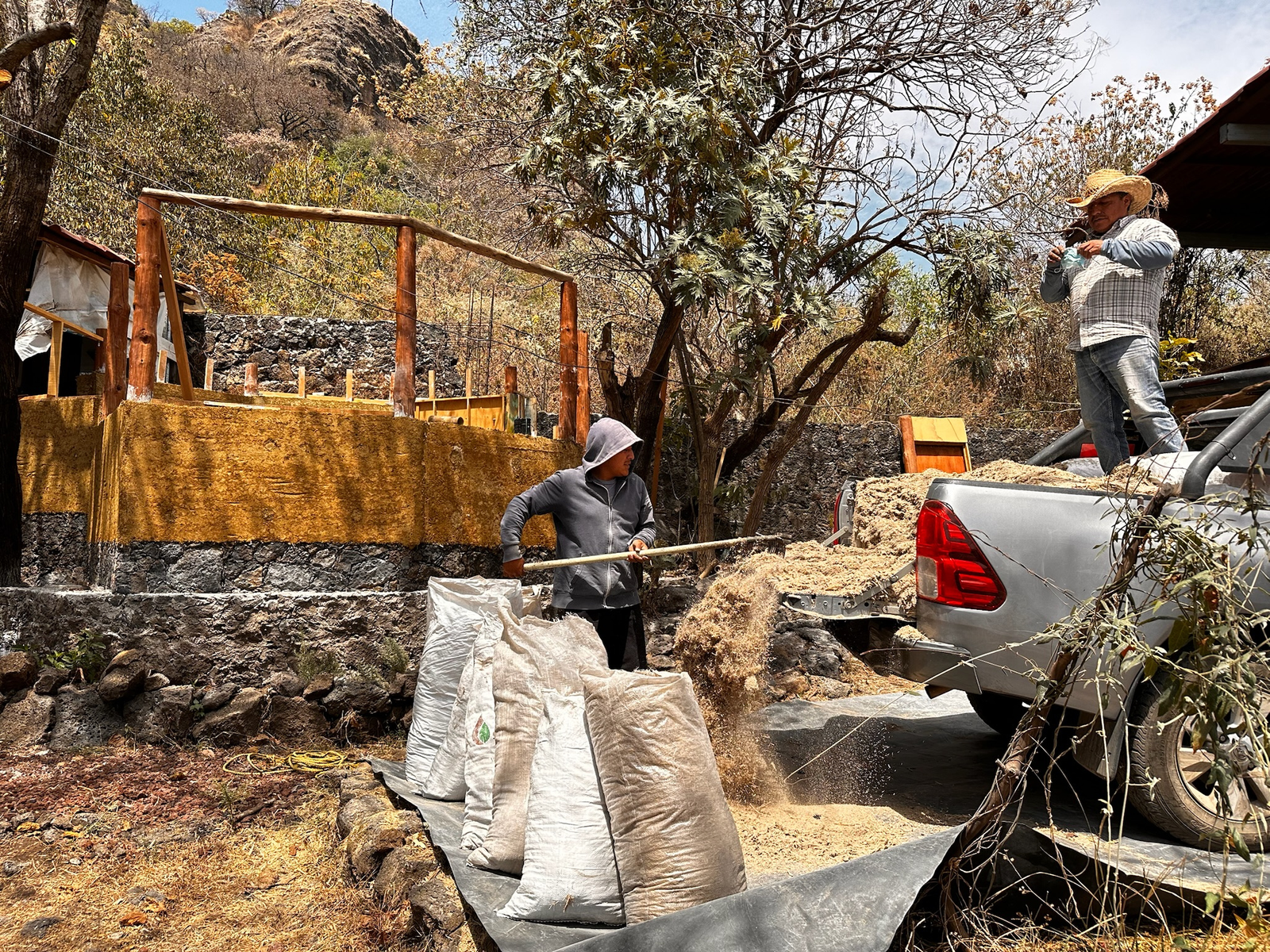 Tutuyari Trabajando Cabana Tona